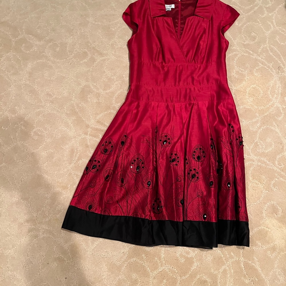 Kay Unger red dress with black details